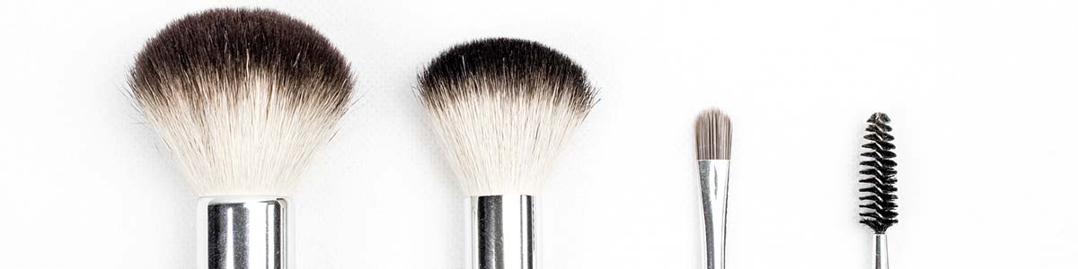 Aktuell kein Make-up und Hairstyling wegen den Corona-Maßnahmen Aktuell kein Make-up und Hairstyling wegen den Corona-Maßnahmen